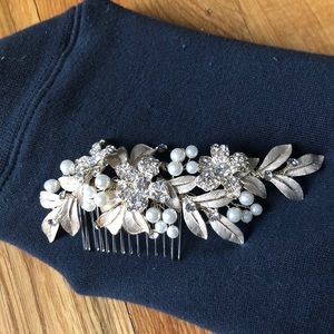 Never used gold and pearl embellished hair piece